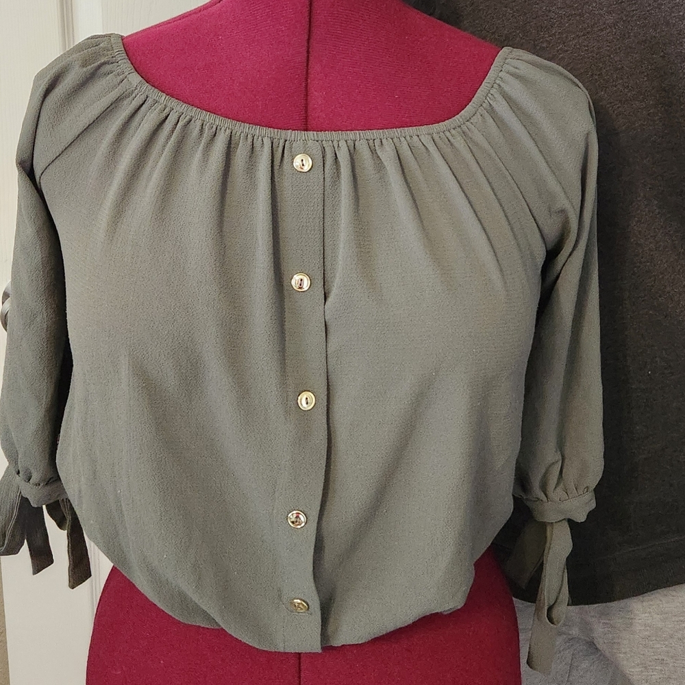 Papermoon Womens 3/4 sleeve crop top Sz M with Tie Sleeves